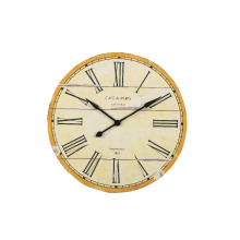 Reloj de pared blanco